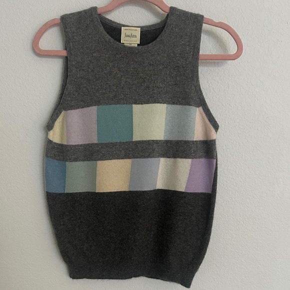 Neiman Marcus Sweaters - Neiman Marcus 100% cashmere made in Scotland vest S